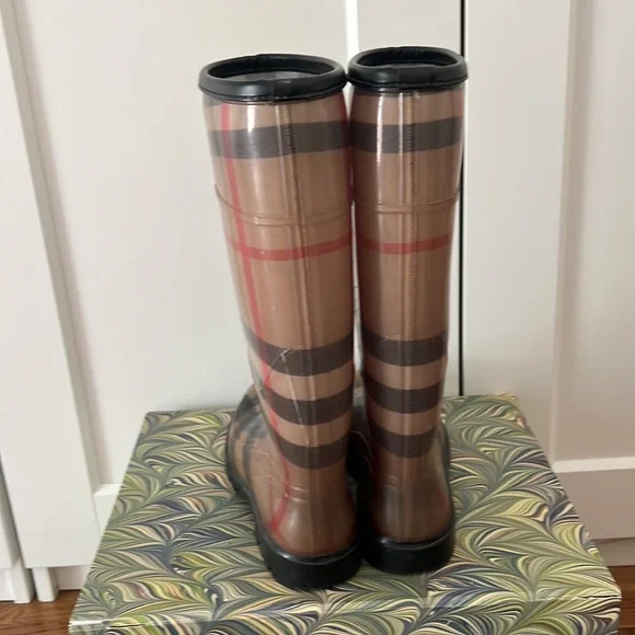 Burberry Plaid Winter Rain Boots - Black and Brown - Picture 4 of 6